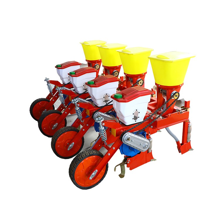 Máy kéo được gắn hạt ngô
